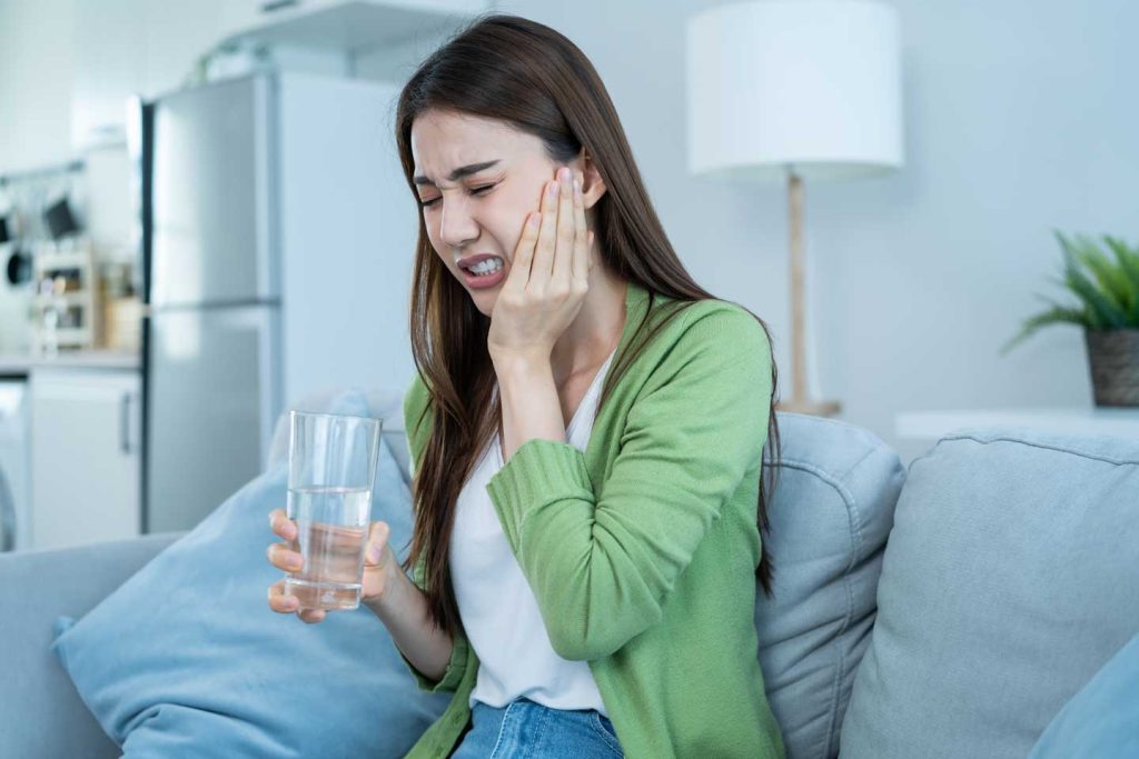 woman feel terrible toothache after drink cold water